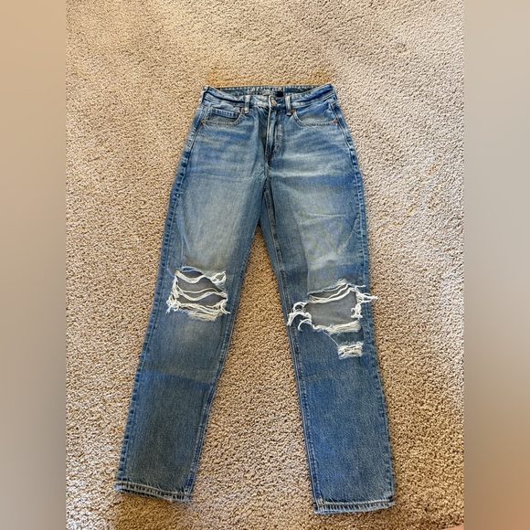 American Eagle Outfitters Denim - American Eagle Size 6 Light Blue Distressed Mom Jeans